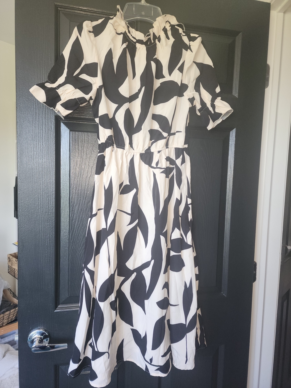 SHEIN Black and White Leaf Print Midi Dress